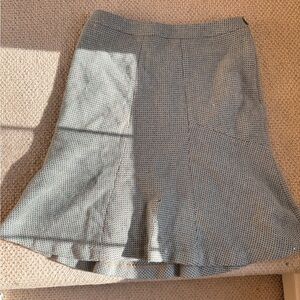 Loft/ Ann Taylor pencil skirt perfect for work or a professional setting.